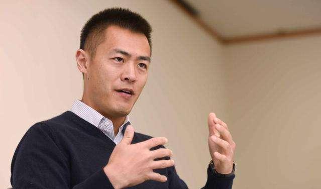 刘鸣炜|刘銮雄长子刘鸣炜，小10岁女友出身平凡，不介意当3个孩子后妈？