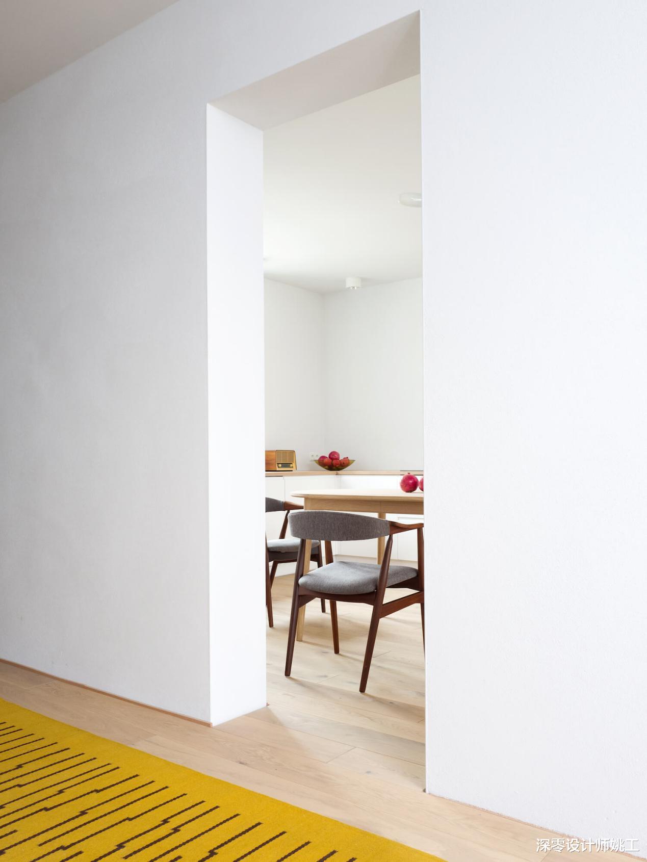 这才是真正的简约,135㎡全屋刷白不单调,铺木质地板更添温馨感