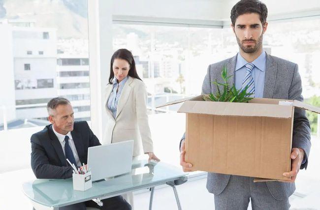 |职场人问:领导在背后捅你刀子,会影响领导对你的价值评估