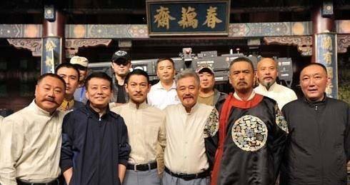 赵本山|和周润发刘德华合照稳居C位,赵本山地位有多高?比当年派头大多