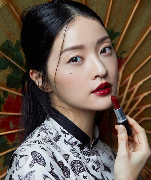 唇膏 2019年流行让气血加分的唇膏！一搽白三个色阶，还买什么美白精华