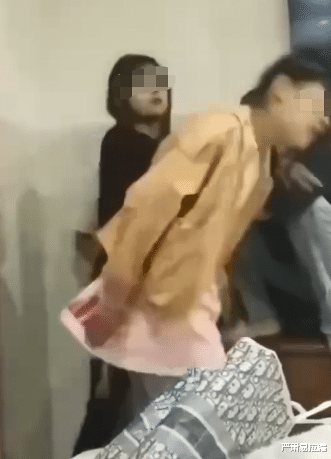 女孩|宾馆内逼迫少女脱衣，9分钟炫耀视频曝光，这些人有多坏？