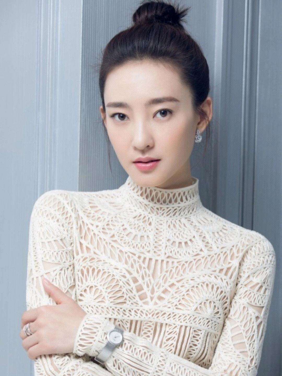 靳东|圈内曝出大瓜！王姓女星疑被抓，靳东等作品或受牵连，无法上映