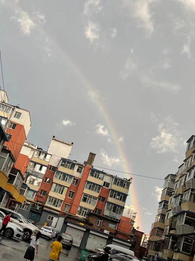 雨后彩虹，看到了吗？