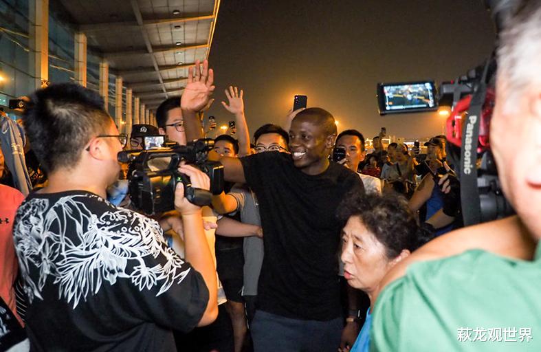 卡拉斯科|卡拉斯科感染新冠病毒！穆谢奎反戈大连人？浙江队又添一个黑又硬！
