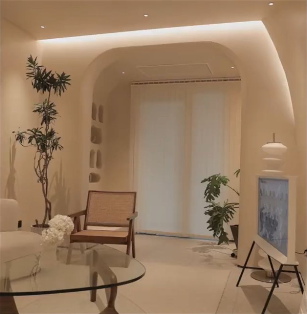 她买下城中村60㎡老破小,用拱门元素进行改造,装修前后天差地别