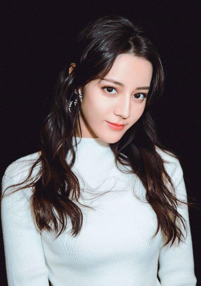 迪丽热巴|迪丽热巴和杨紫有很多相似之处,都被男主拖累,都开始走下坡路了