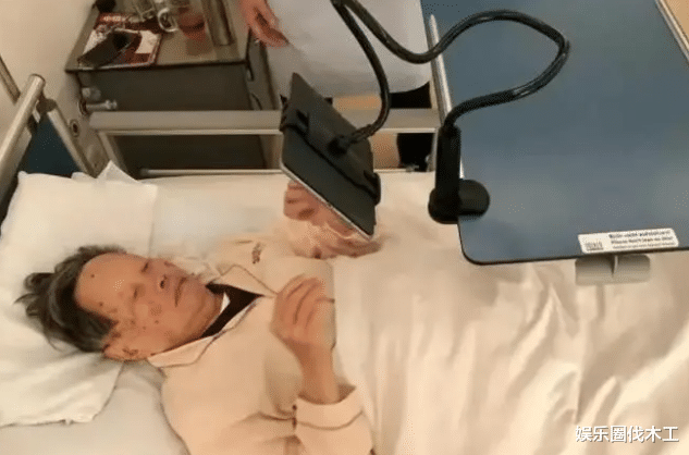 杨振宁|百岁杨振宁露面!满脸老年斑睁不开眼,自觉时日不多:财政交帆帆