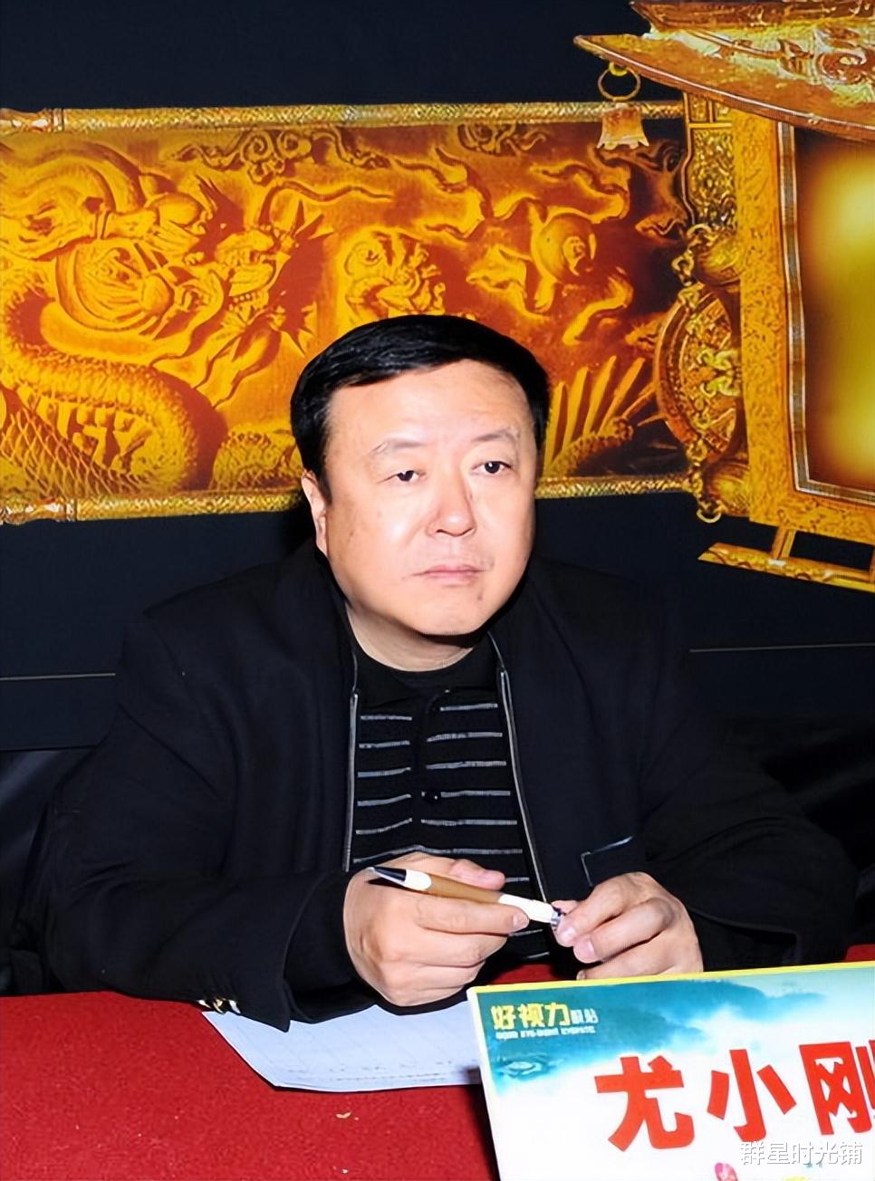 尤小刚|著名导演尤小刚：33岁娶田歌，二婚邬倩倩，如今现女友比他小30岁