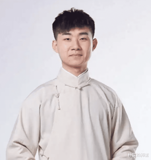 郭德纲|5岁神童16岁废嗓子，为他办剧社亏钱80万，郭德纲有多偏爱陶阳？