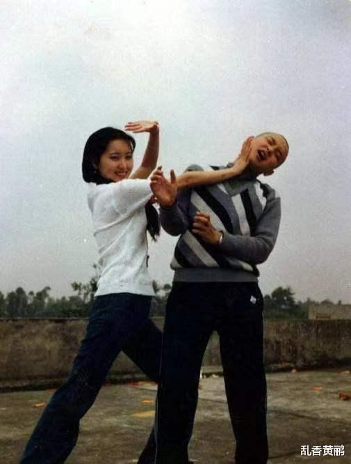 陈晓旭|陈晓旭与十位红楼演员的双人合影，只有她的容貌气质，胜过陈晓旭