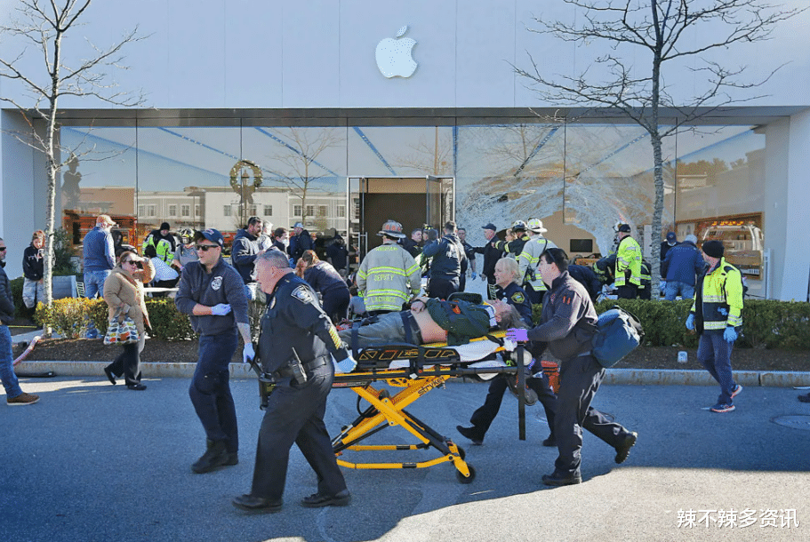 编程|汽车冲进苹果专卖店致1死16伤  多人被车辆压在墙上 玻璃墙撞出一个大洞