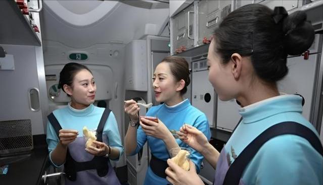 为何空姐在结束航班后,并不是直接回家,而是去五星级酒店暂住?