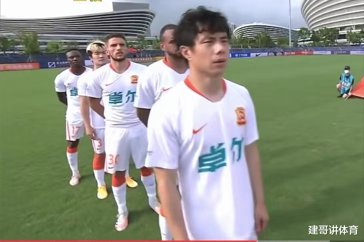 蒿俊闵|蒿俊闵不踢球也很忙，他夏窗或许穿上9号球衣转投豪门