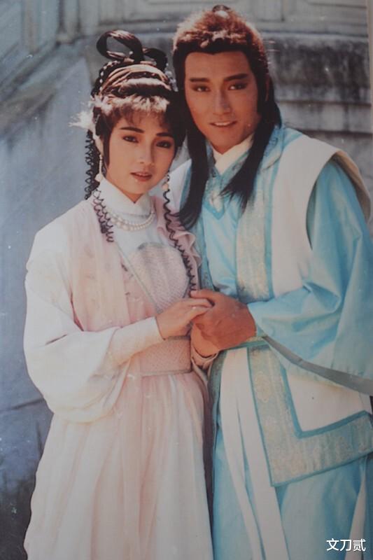 戚美珍|60岁戚美珍，与苗侨伟恩爱32年，嫁对了人到底有多幸福