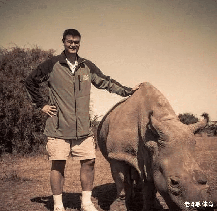 姚明|发胖后的姚明体型太夸张了！韩德君在身边似高中生 奥尼尔显娇小