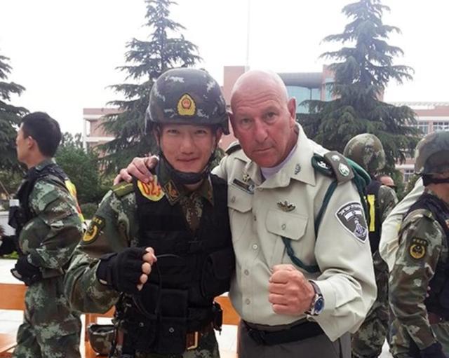 王子文|何捷把张馨予当成女儿宠！他的手机里全是她，叫她“小孩”太甜蜜