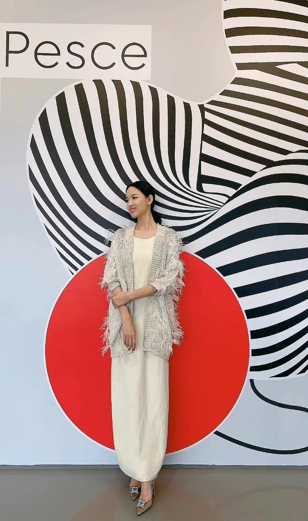 穿衣搭配|张梓琳不靠世界小姐名头也能出圈,人长得美身材又好,穿搭也好看