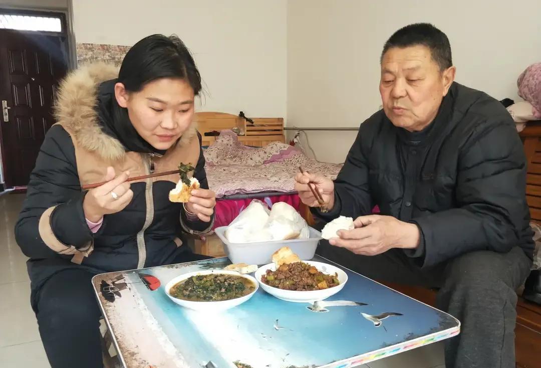 你陪我青春,我伴你晚年:山东一31岁女孩与77岁男友爱情长跑11年的故事