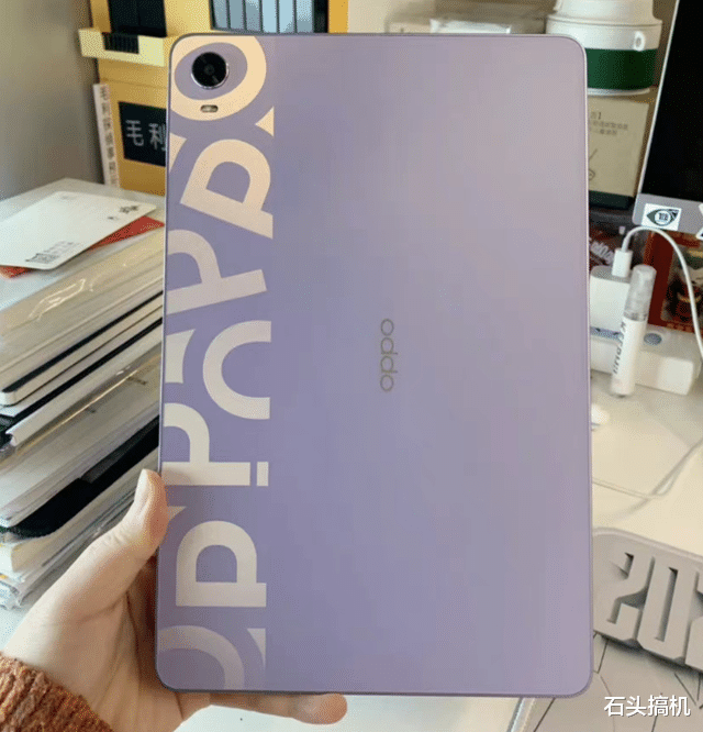 OPPO|OPPO Pad真机照现身!屏幕的边框很宽?是视频画面没有铺满