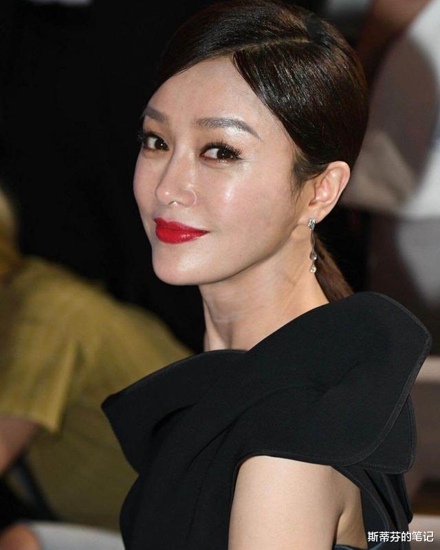 秦岚|秦岚太实在了，图不P一下就发出来，这才是真实的42岁！