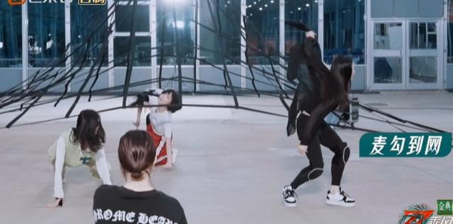 刘恋|刘恋小组意难平，高难度舞台堪称艺术品，人气却成为绊脚石