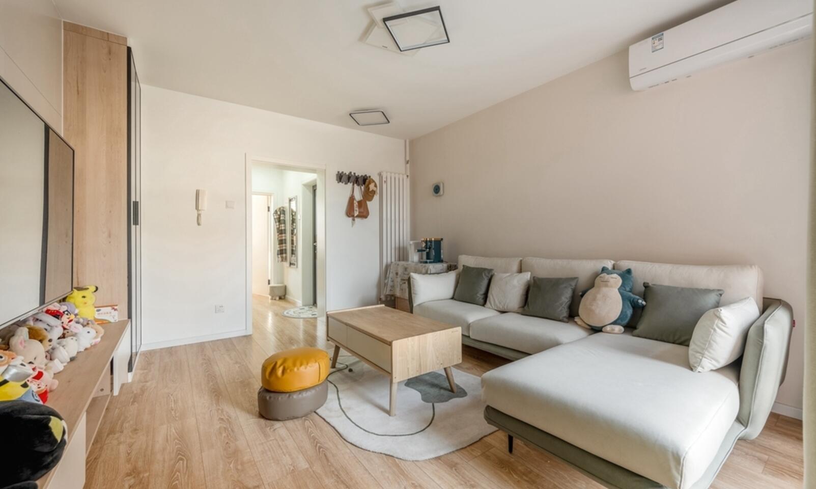 她家堪称“小户型设计典范”,看起来很简单,但处处都是细节