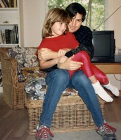 姐姐|乔布斯23岁小女儿闪耀红毯：表情僵硬冷漠，从小受宠，比姐姐幸运