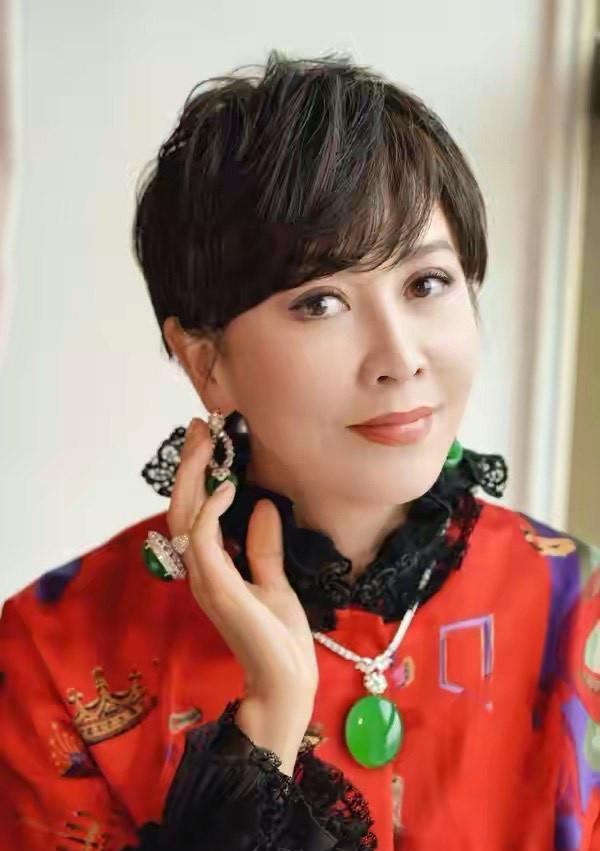 刘嘉玲|刘嘉玲谈自己身价:不止8亿,我整个人是无价!拍戏一有钱就买房