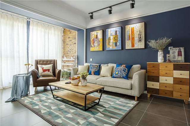 72平高级灰背景墙加上精美壁画大气,开放式阳台有100平的既视感