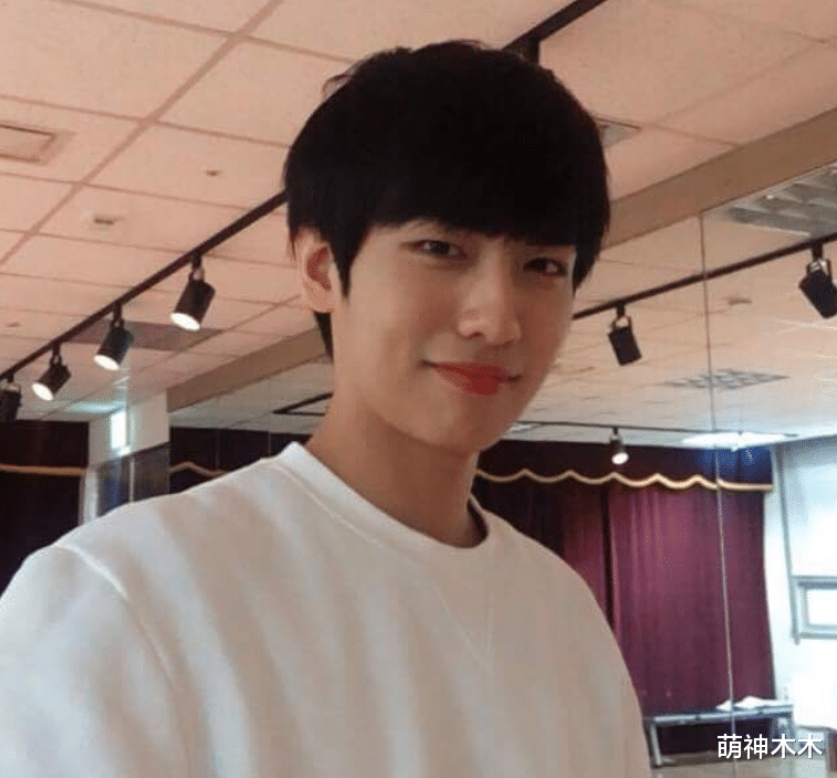 杨幂|24岁韩国爱豆李智汉离世，确认因梨泰院事故遇难，好友发文哀悼