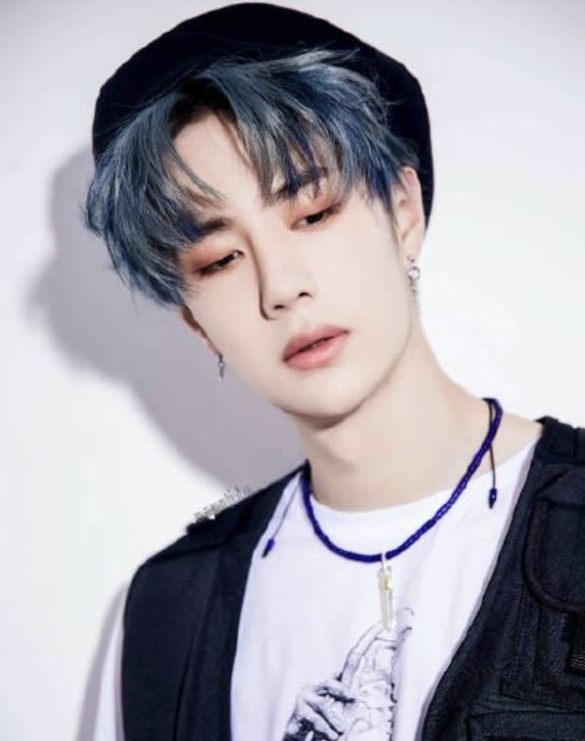 不识字、没文化、邀岳飞写歌词，这8位明星文盲至此，凭什么走红