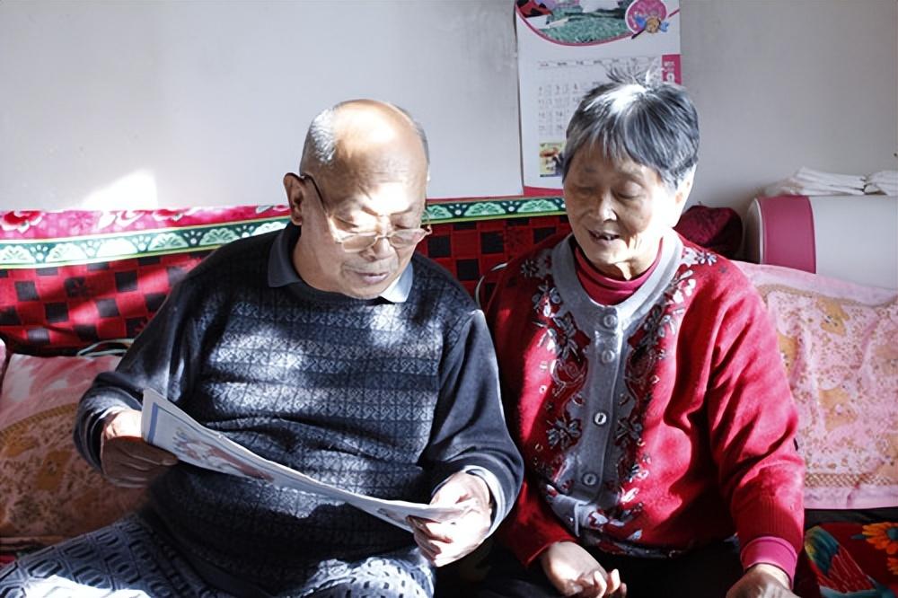 43岁保姆自述:雇主每月给我9000工资,却要求我每天给她洗脚