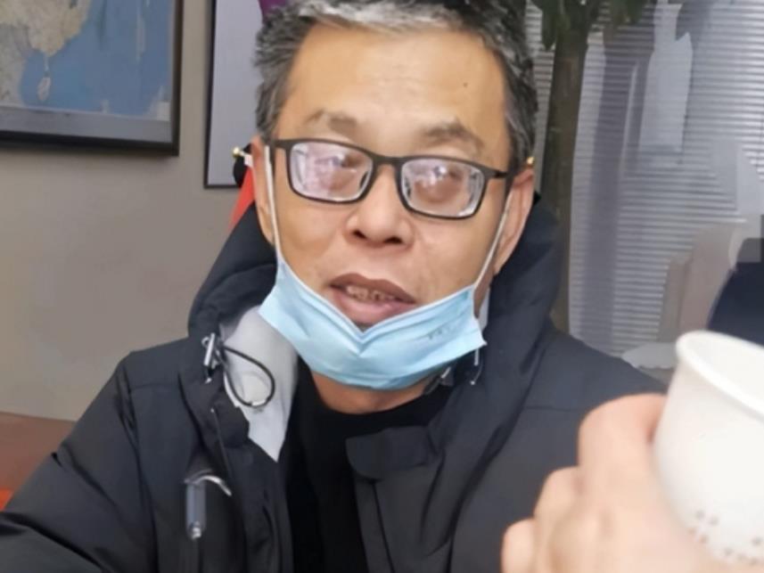 |想爸爸了？许家妮妮发视频悼念开封舅舅，配文只有怀念惹人心疼