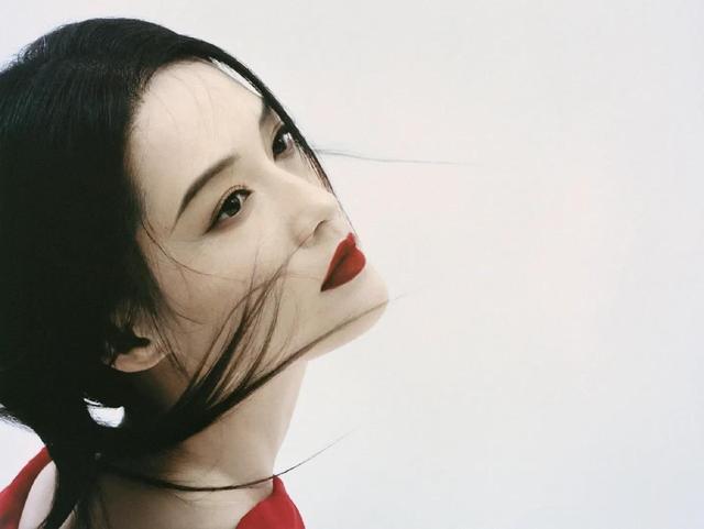 迪丽热巴|众星兔年贺岁大片，迪丽热巴仙气飘飘，赵丽颖杨幂今年春晚赢麻了