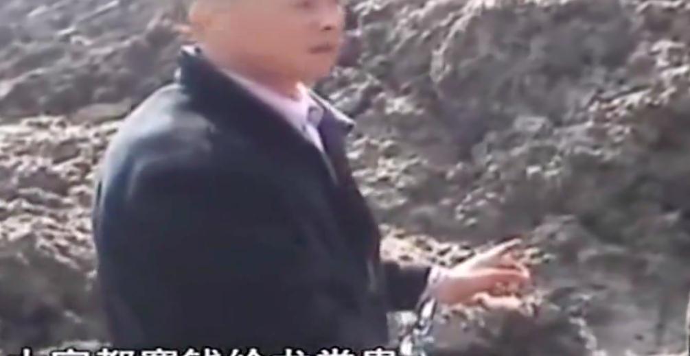 2010年黄狗叼来一只断手,扯出亲哥杀弟案,亲哥:他敢睡我媳妇杀