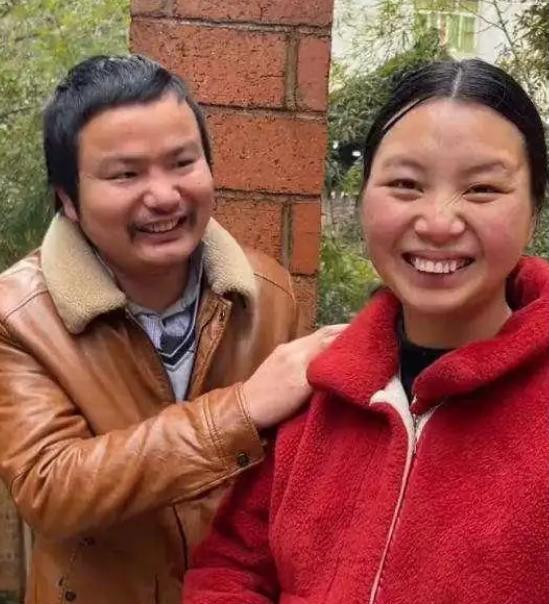 二胎|小春花抱二胎吹风，小演员已被替换，网友：表妹正提刀赶来