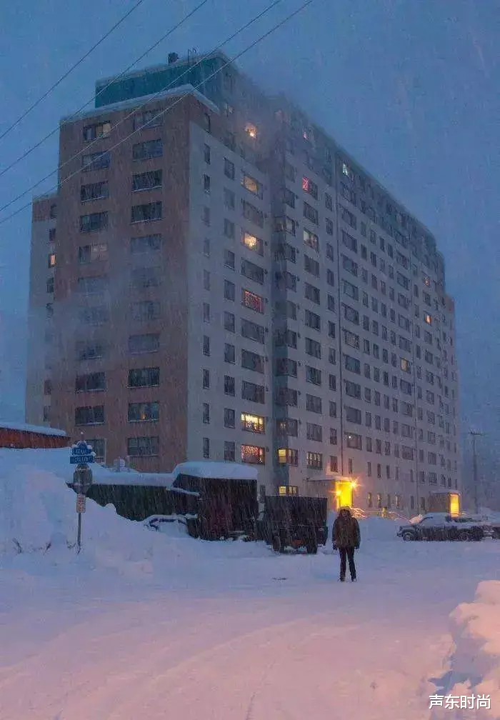 欧洲旅游|世界最孤独地方:只有一栋楼,300人足不出户,唯一餐馆还是中国人开的...
