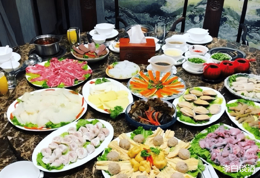 20多年未见的高中同学聚会，吃饱饭喝足酒去结账时，班长却大发雷霆！