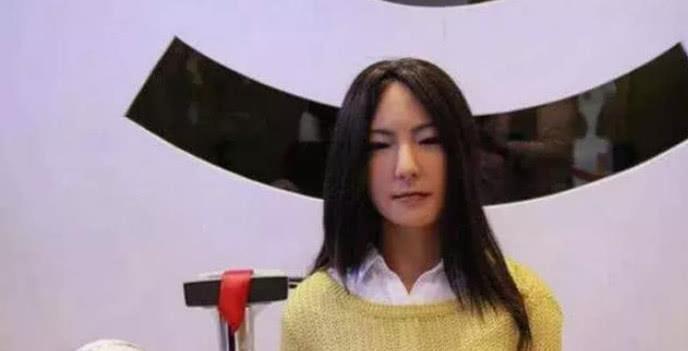 日本女性机器人火了，与真人无二，用户体验：其他都好就怕漏电！