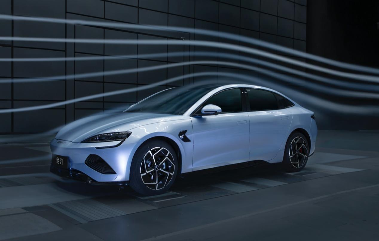 比亚迪海豹对标Model 3,是碰瓷还是真有实力?