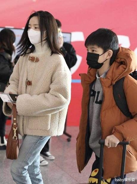 董洁|董洁：跟潘粤明离婚10年了，依旧背负骂名，如今生活状况如何？