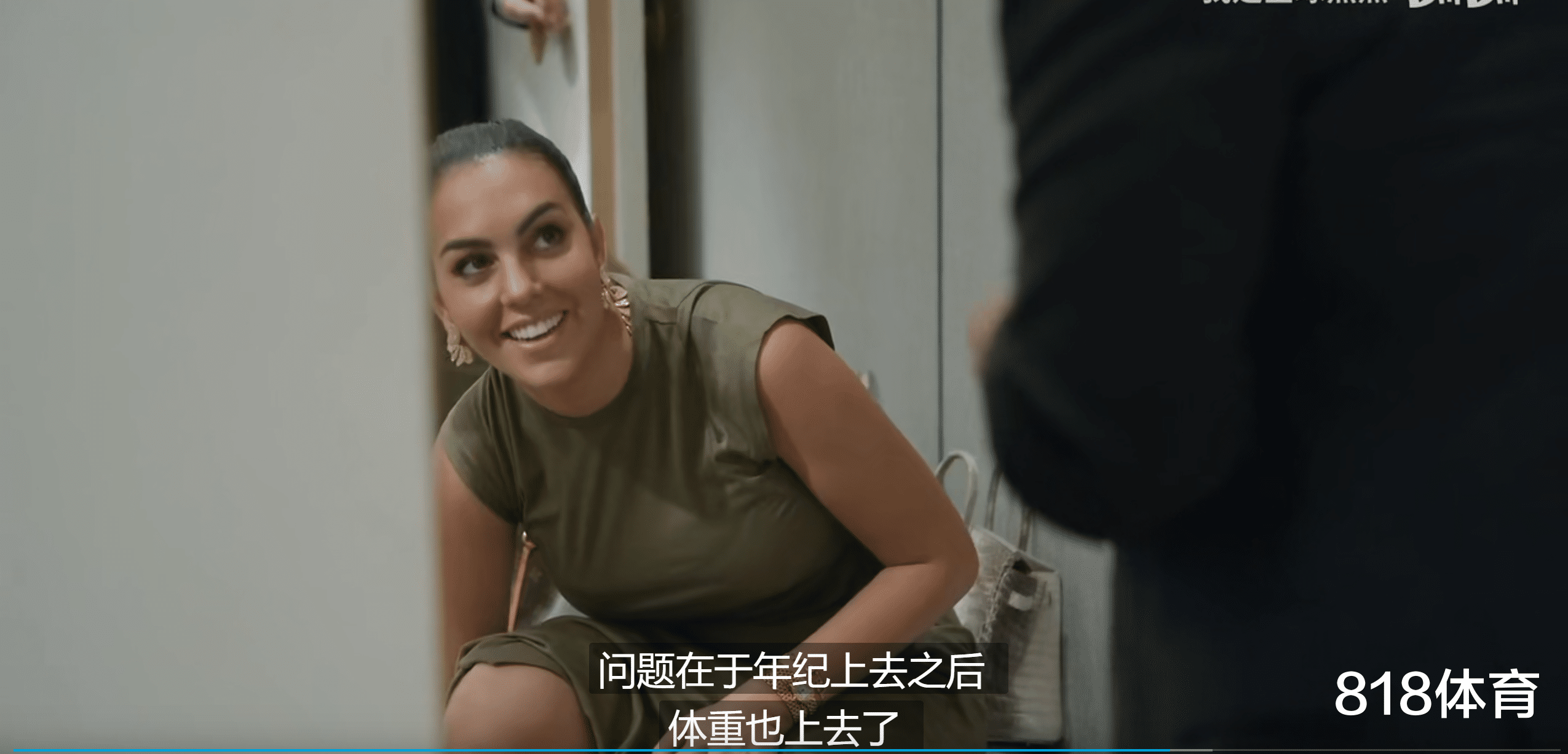 米兰|排面! C罗女友逛米兰奢侈品店买衣服+香水, 结账时被老板直接免单太惊喜