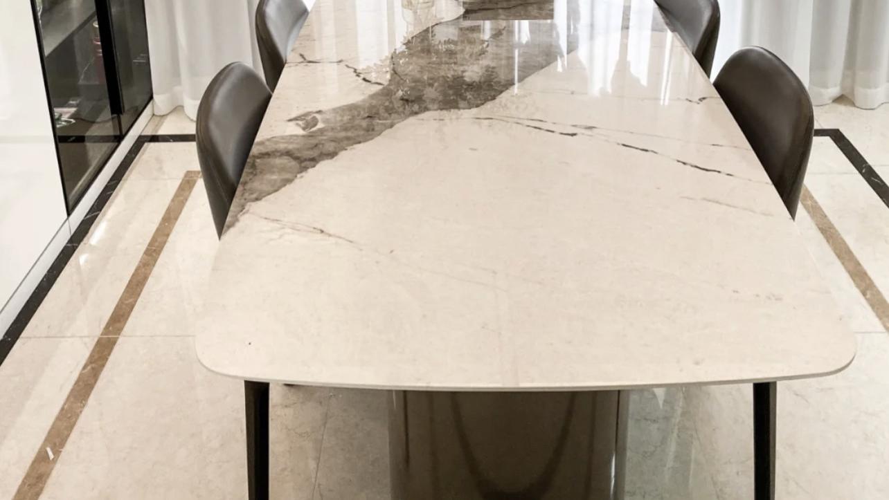 为何越来越多人嫌弃岩板了，过来人道出5个缺点，越用越糟心！