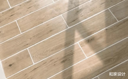 木地板和木纹砖都有什么优缺点？价格上又能相差多少？