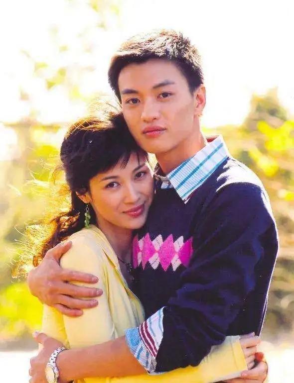 童蕾|32岁嫁富豪，丈夫被判刑3年，背1.4亿巨债，童蕾如今怎么样了？