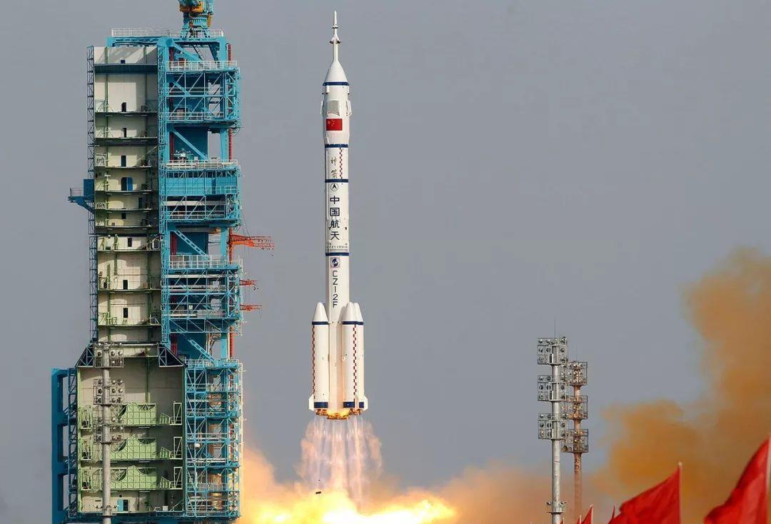 17年前,杨利伟太空听到的“敲门声”,万幸没有开门