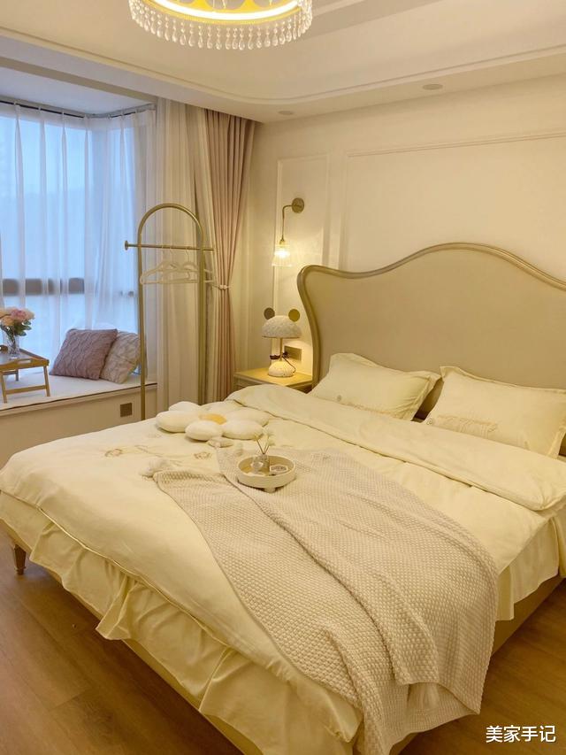 山东夫妇拒绝“过度装修”,把131㎡家装修得堪称教科书,太有品味了