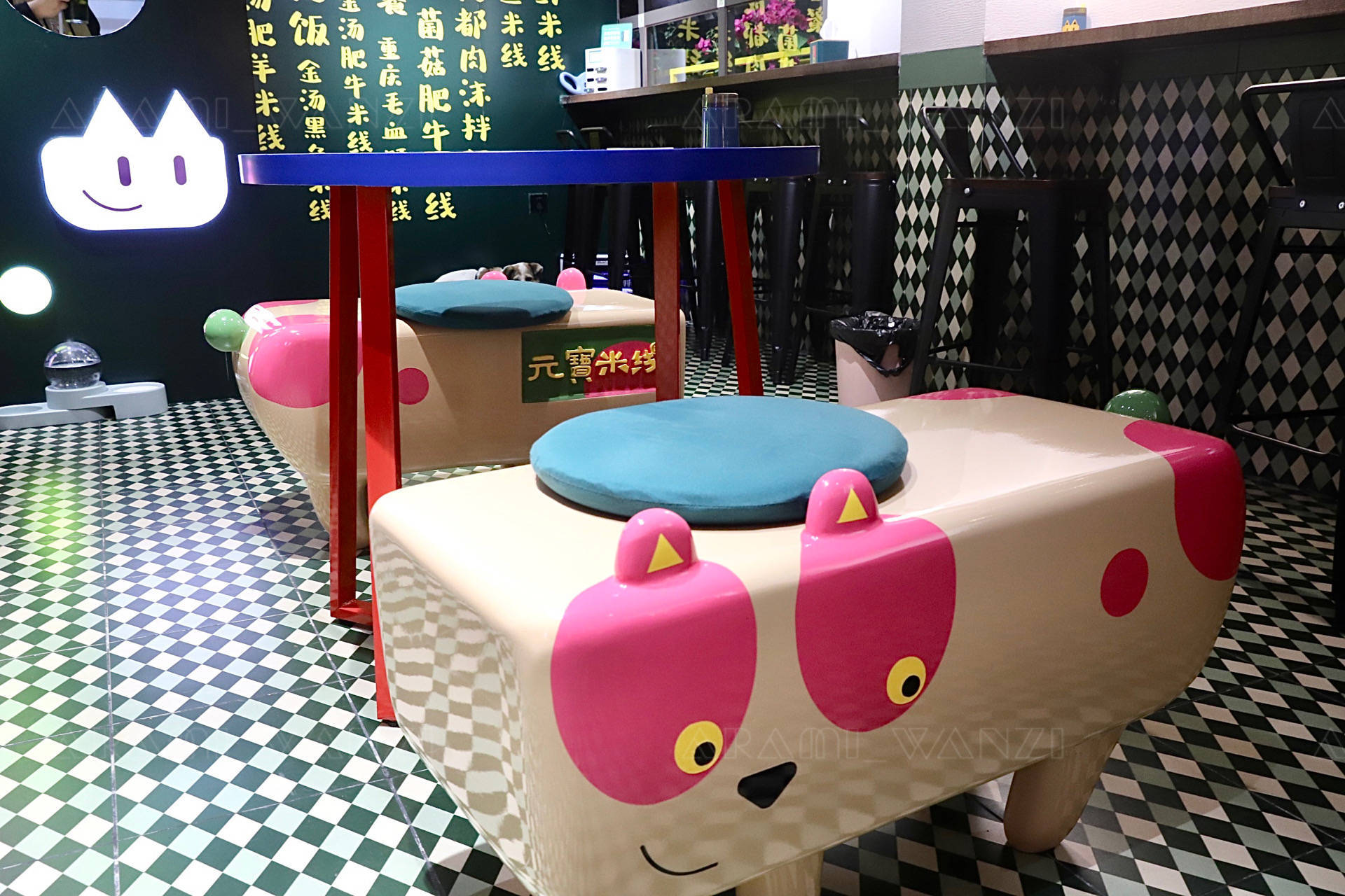 小巷里偶遇一家超萌米线店，不但好吃，背后还有暖心的故事