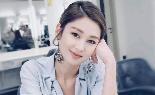 岑丽香|前TVB花旦岑丽香再被质疑整容,眼距越来越近,婴儿肥消失不见